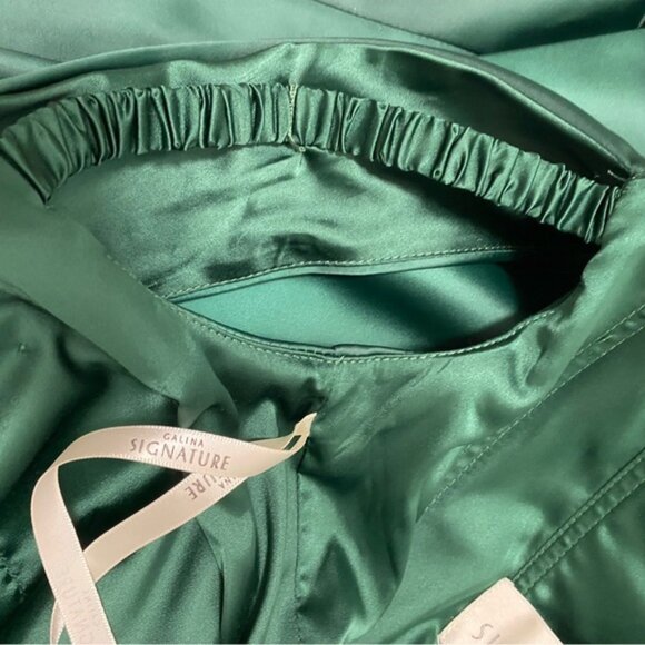 NWT GALINA SIGNATURE Satin Off-the-Shoulder Mermaid Juniper Green‎ Size 10 - Picture 13 of 16
